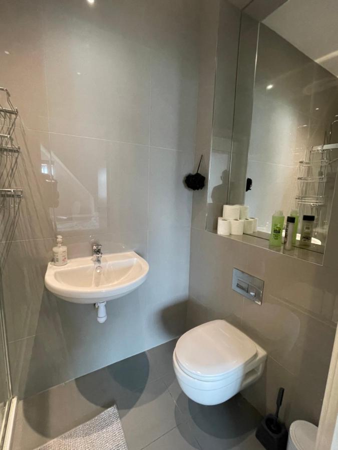 2 Bedroom 2 Bathroom Apartment 8 Including Free Parking Bromley Exterior foto